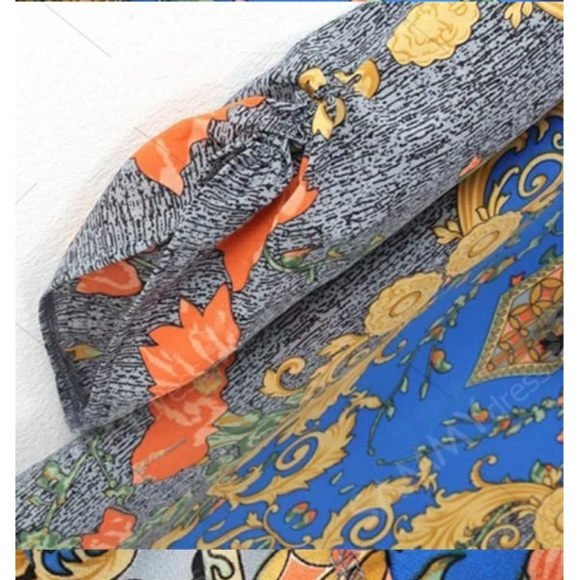 Bohemia V-Neck - Picture 8 of 8